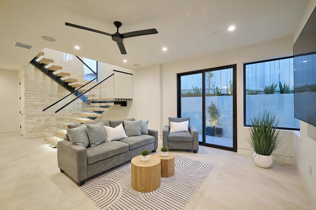 537 N Granados Avenue