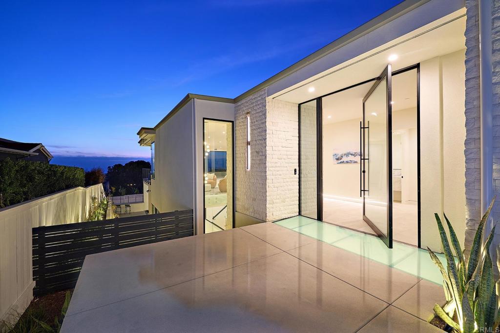 537 N Granados Avenue