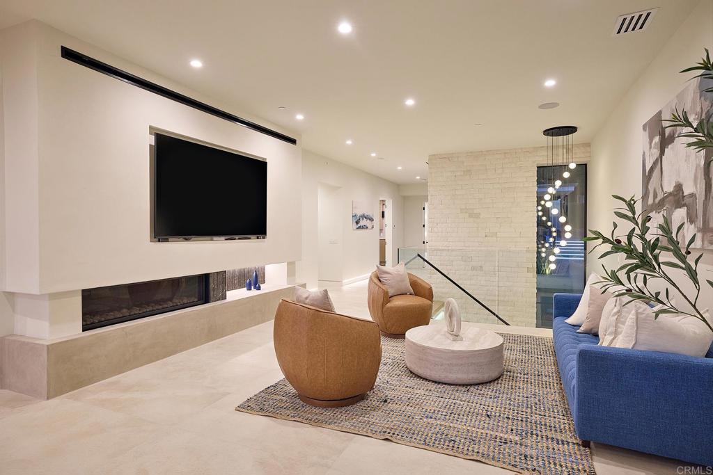 537 N Granados Avenue