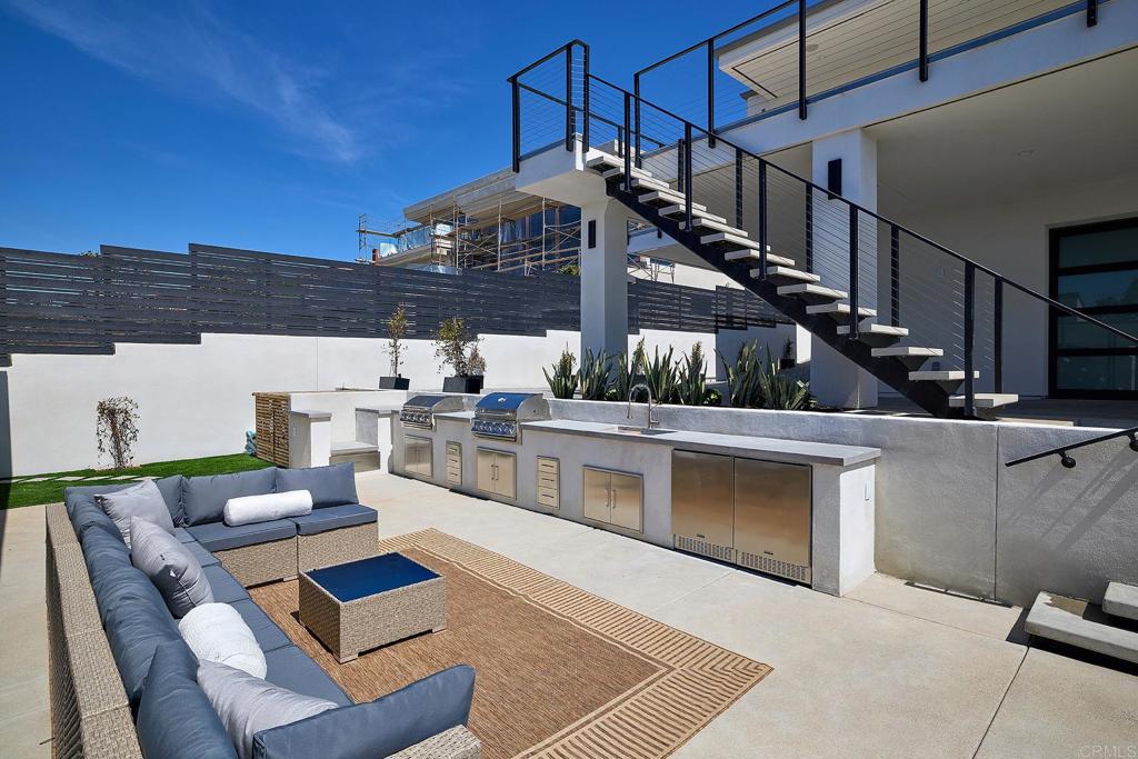 537 N Granados Avenue