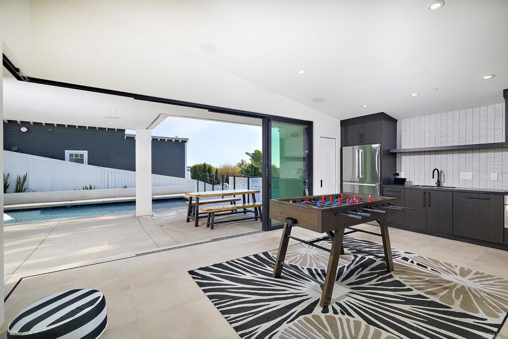 537 N Granados Avenue