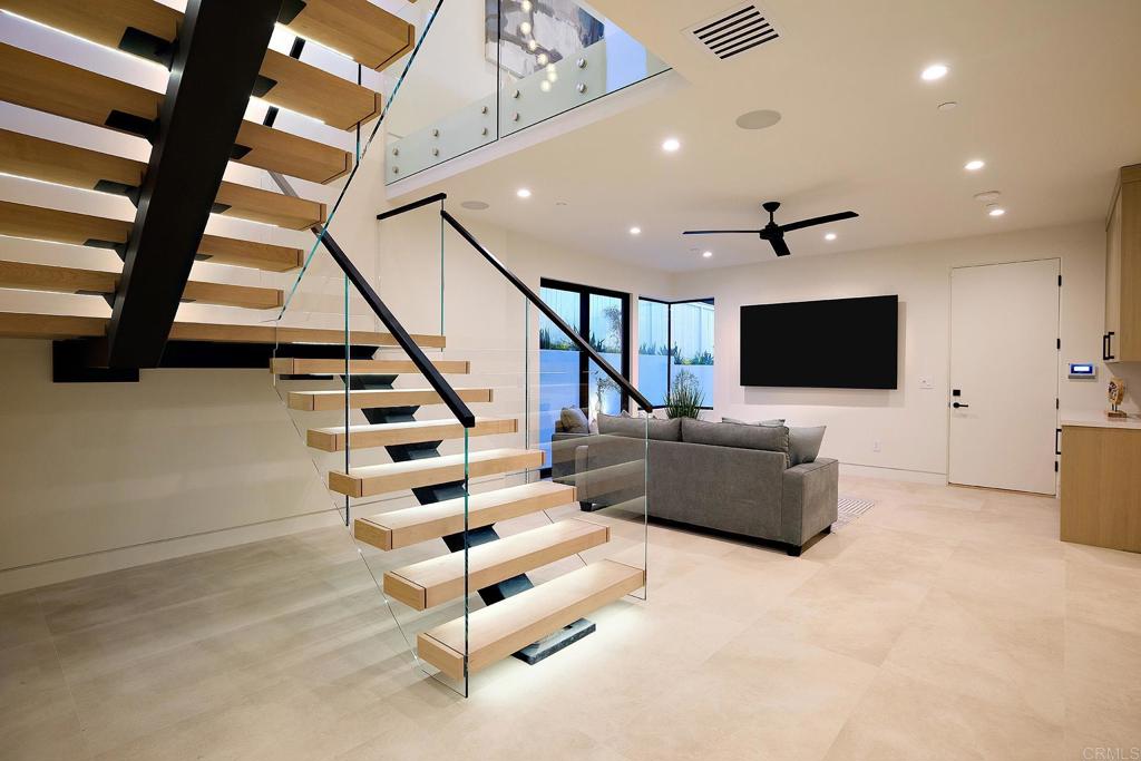 537 N Granados Avenue