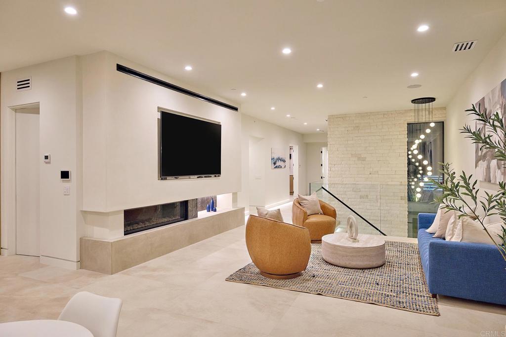 537 N Granados Avenue