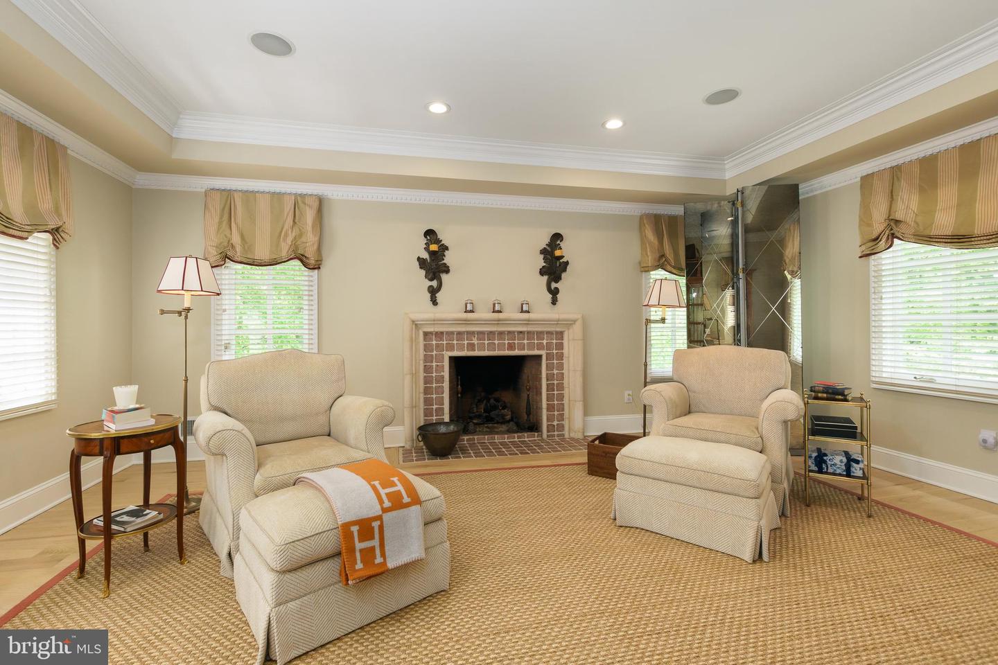 25 Oakridge Ct