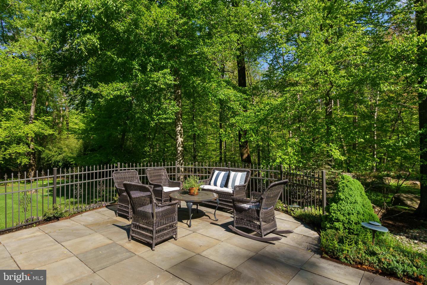 25 Oakridge Ct