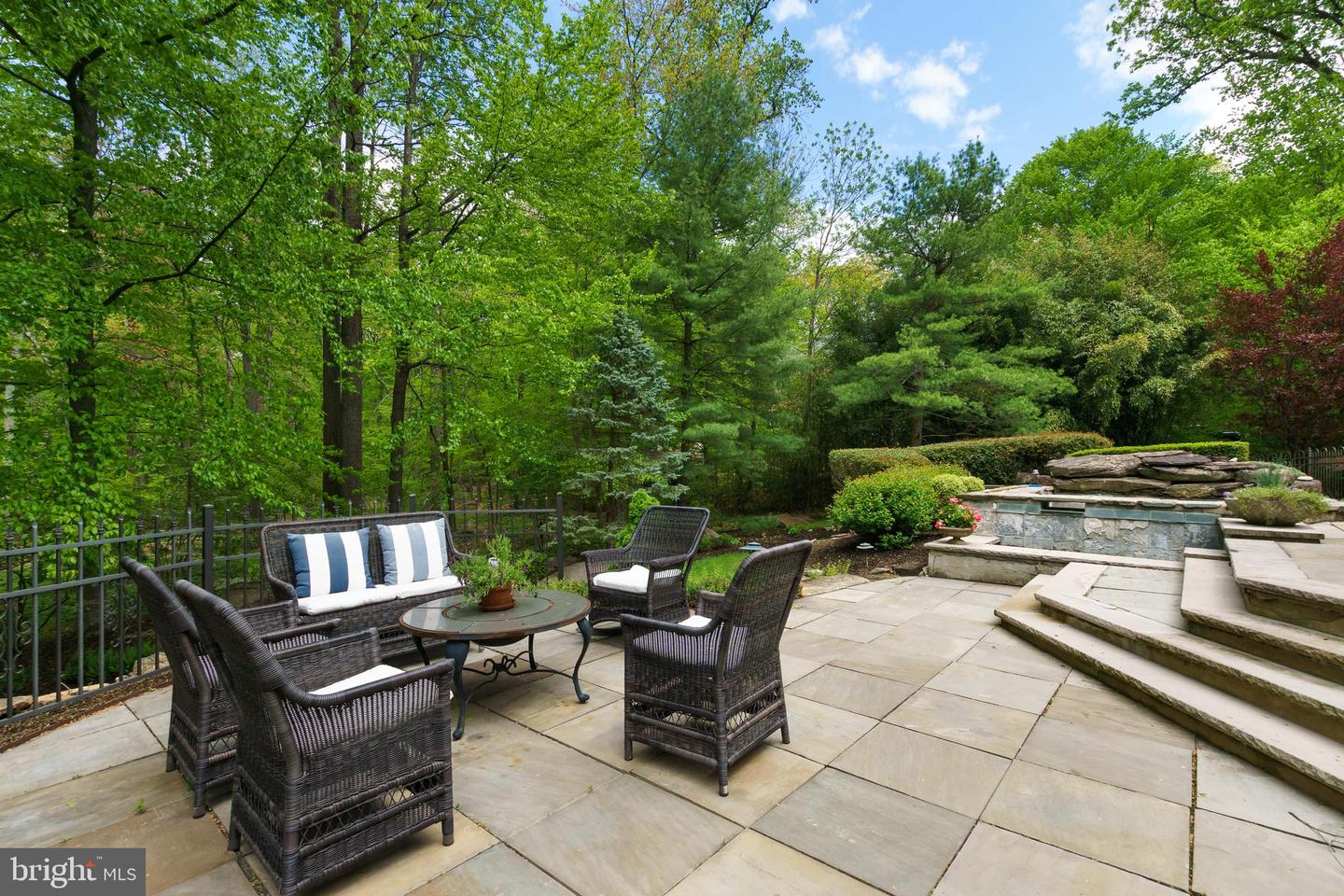25 Oakridge Ct