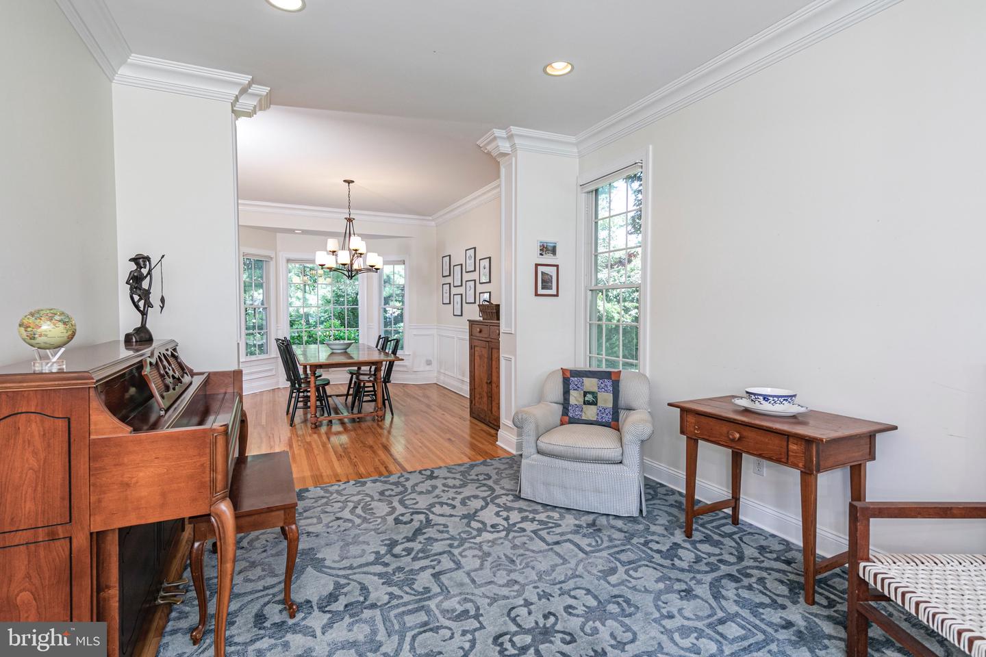 8 Robert Rd