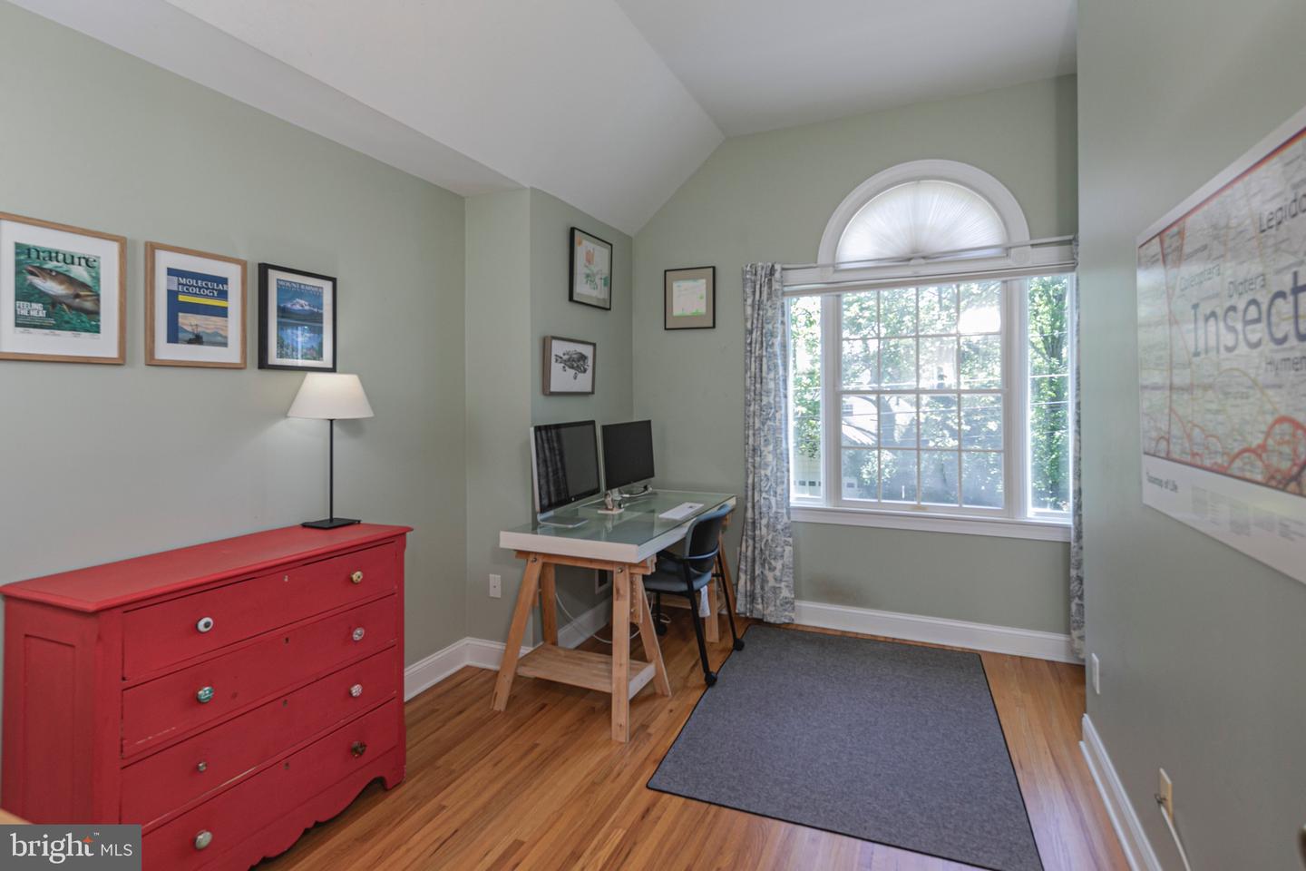 8 Robert Rd