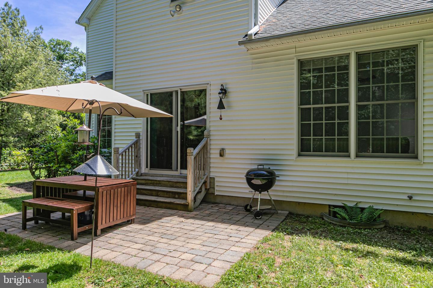 8 Robert Rd