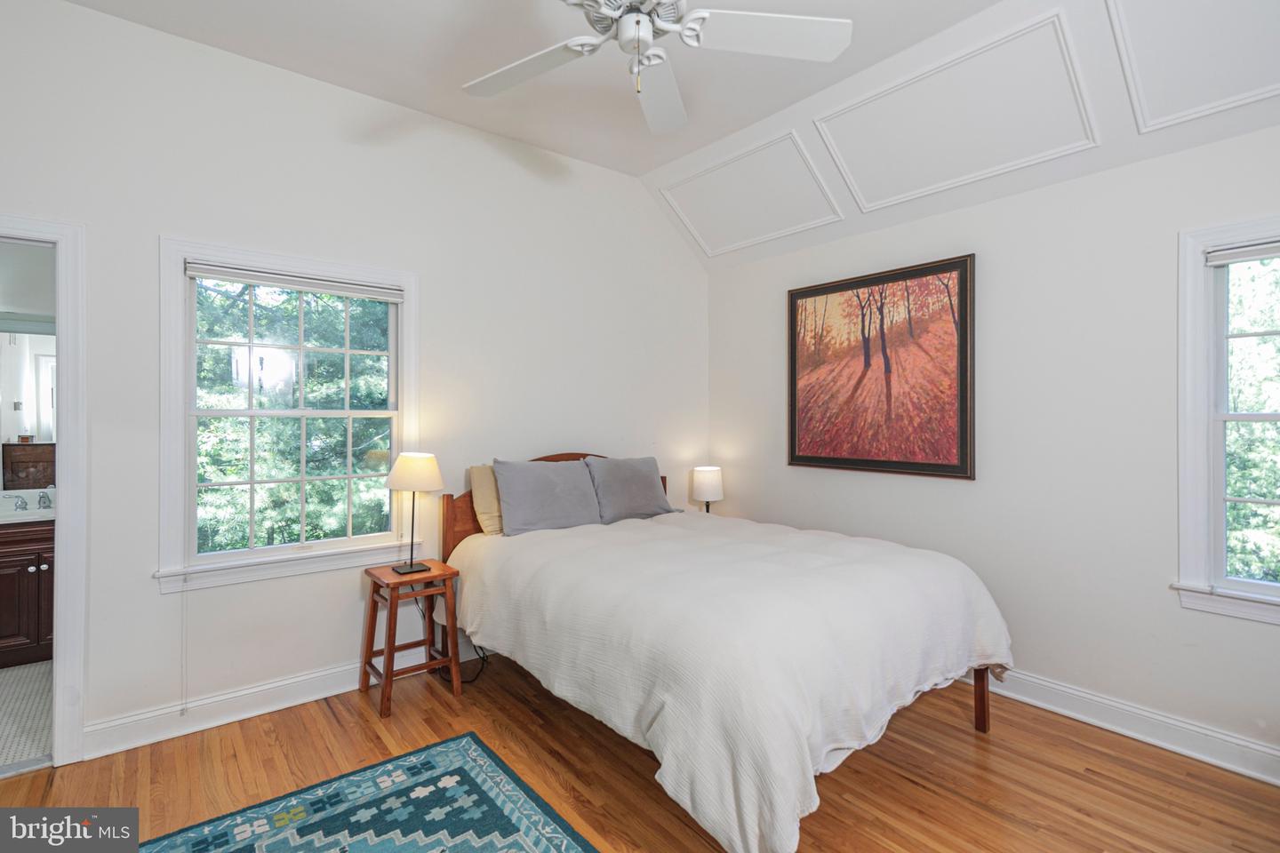 8 Robert Rd