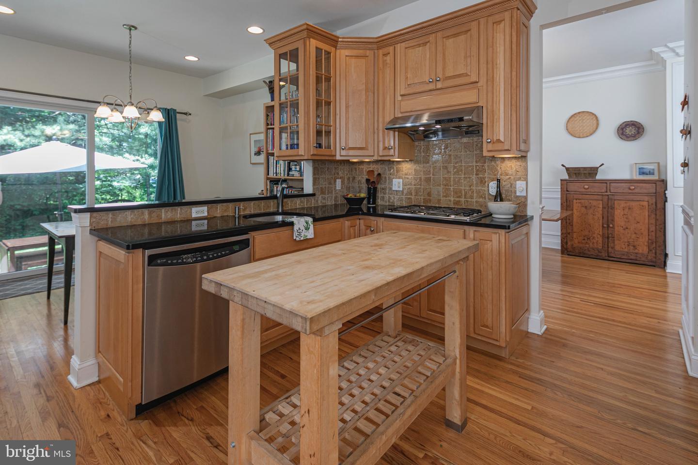 8 Robert Rd