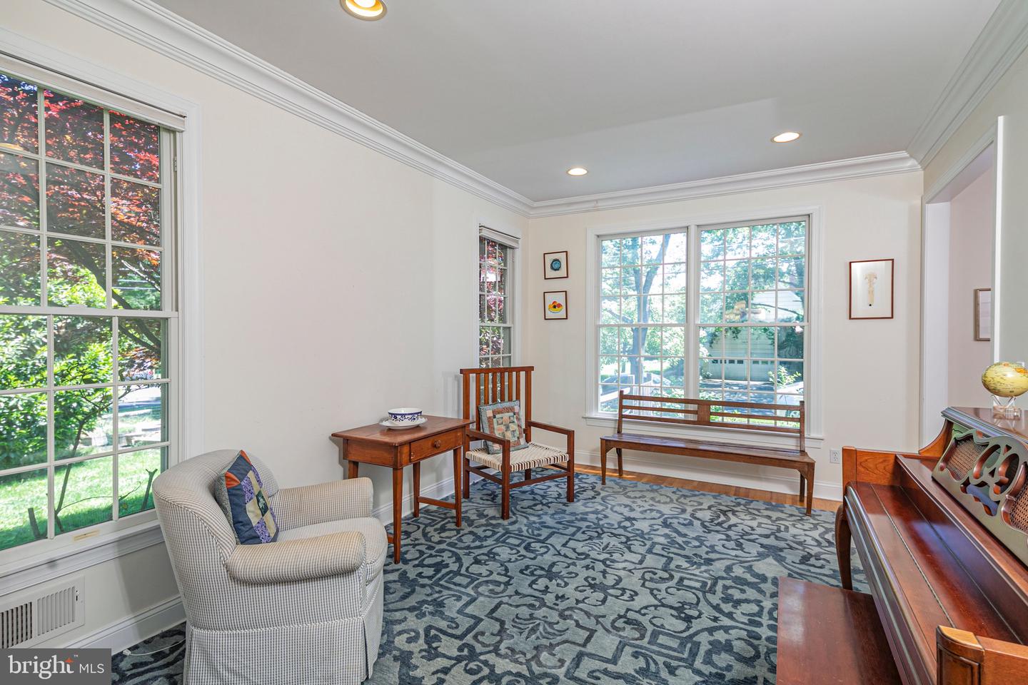 8 Robert Rd