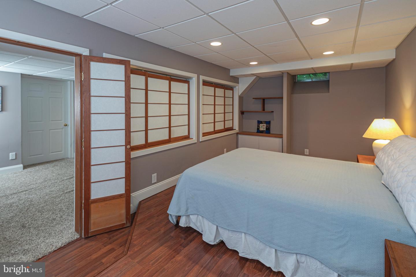 8 Robert Rd