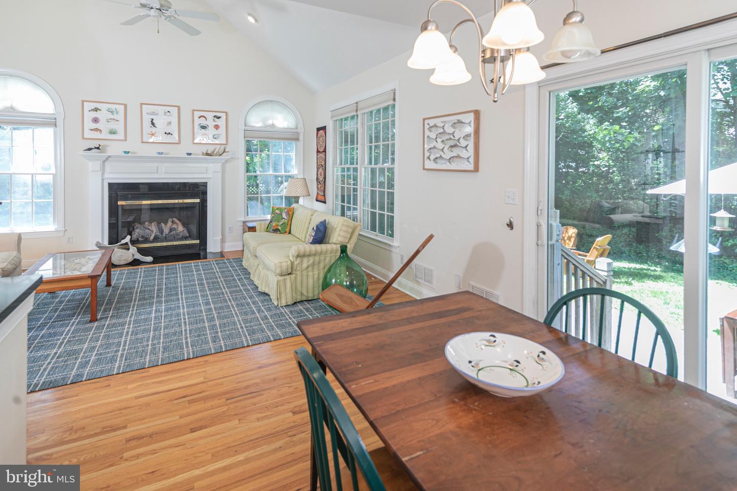 8 Robert Rd