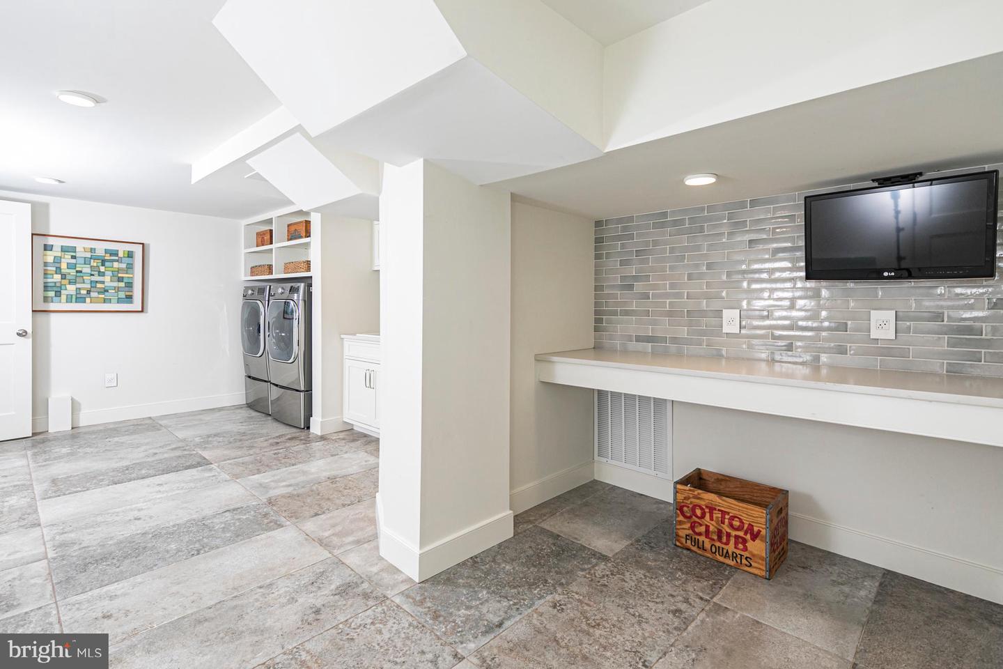 555 Province Line Rd