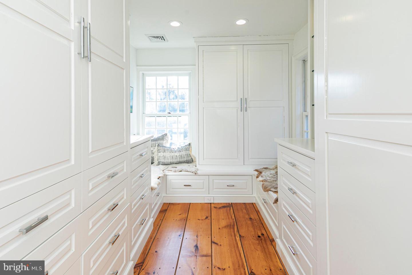 555 Province Line Rd