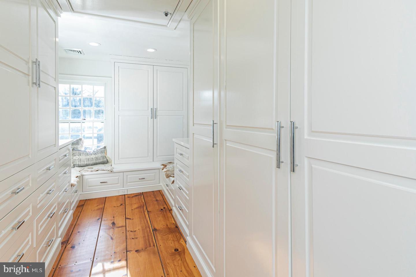 555 Province Line Rd