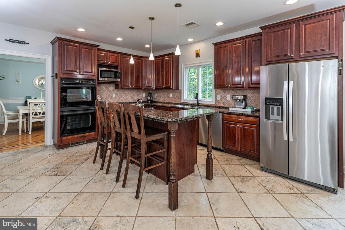 9 Coventry Ln
