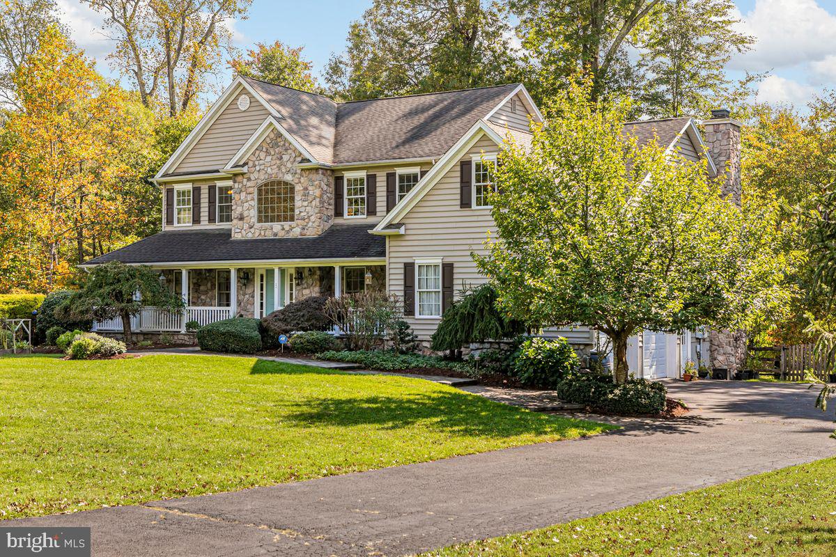 9 Coventry Ln