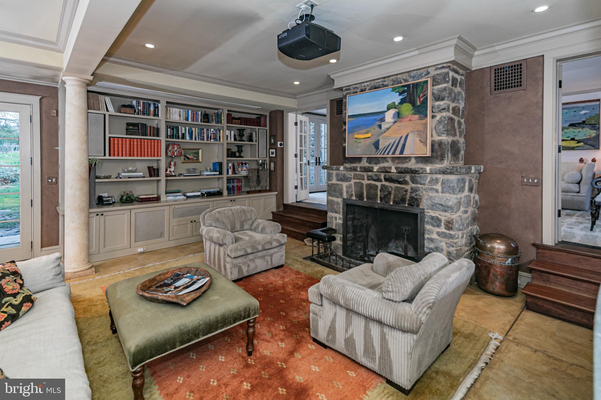 1075 Great Rd