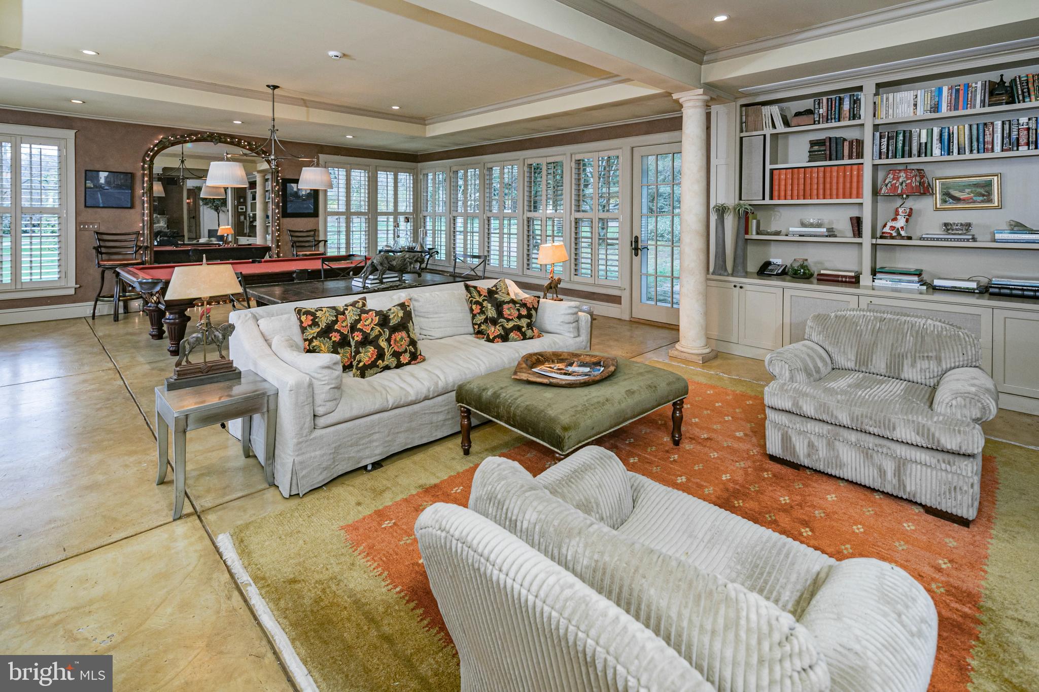 1075 Great Rd