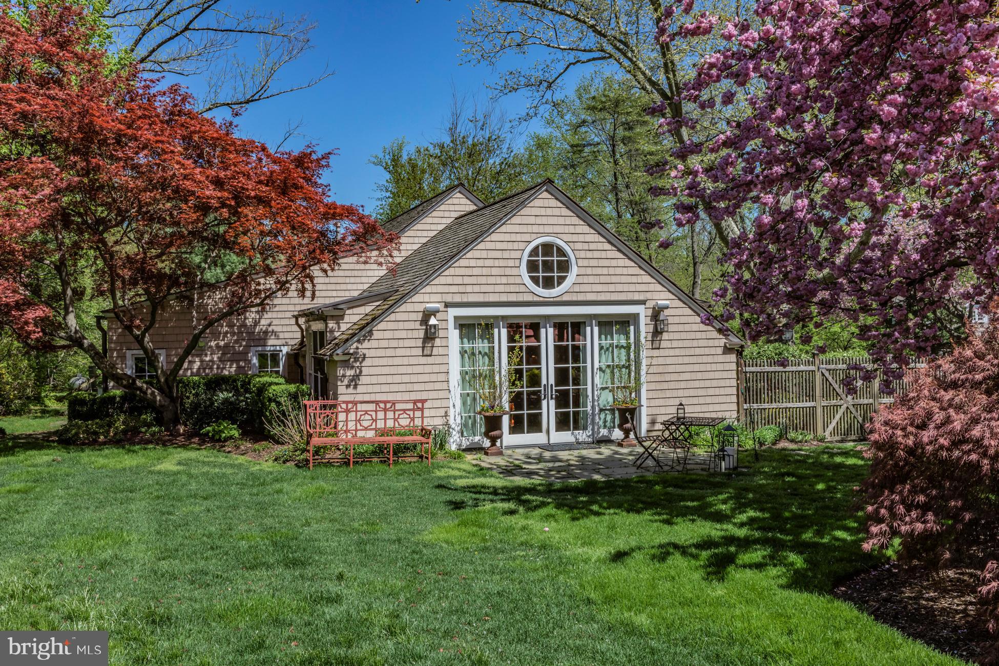 1075 Great Rd