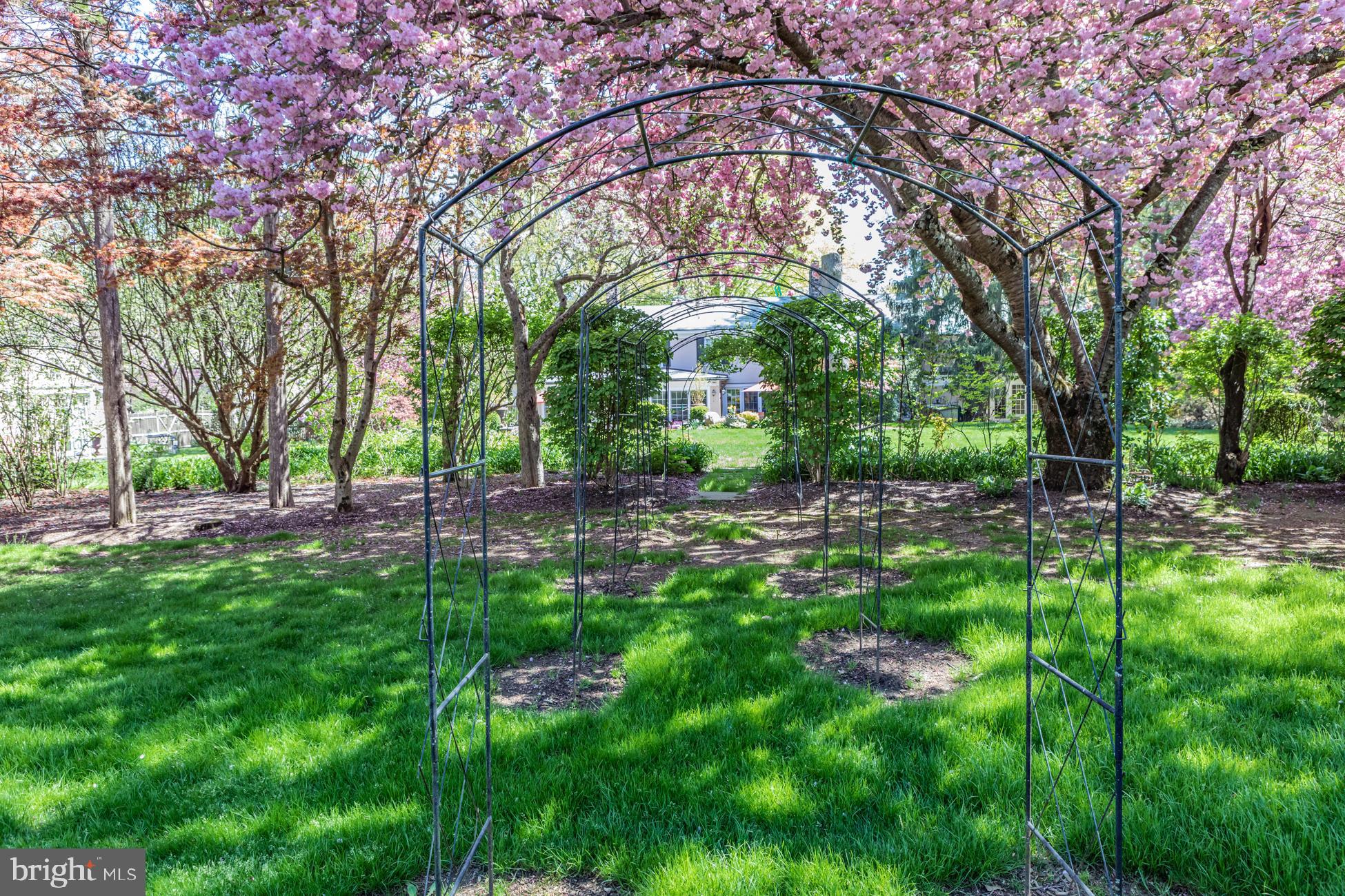 1075 Great Rd