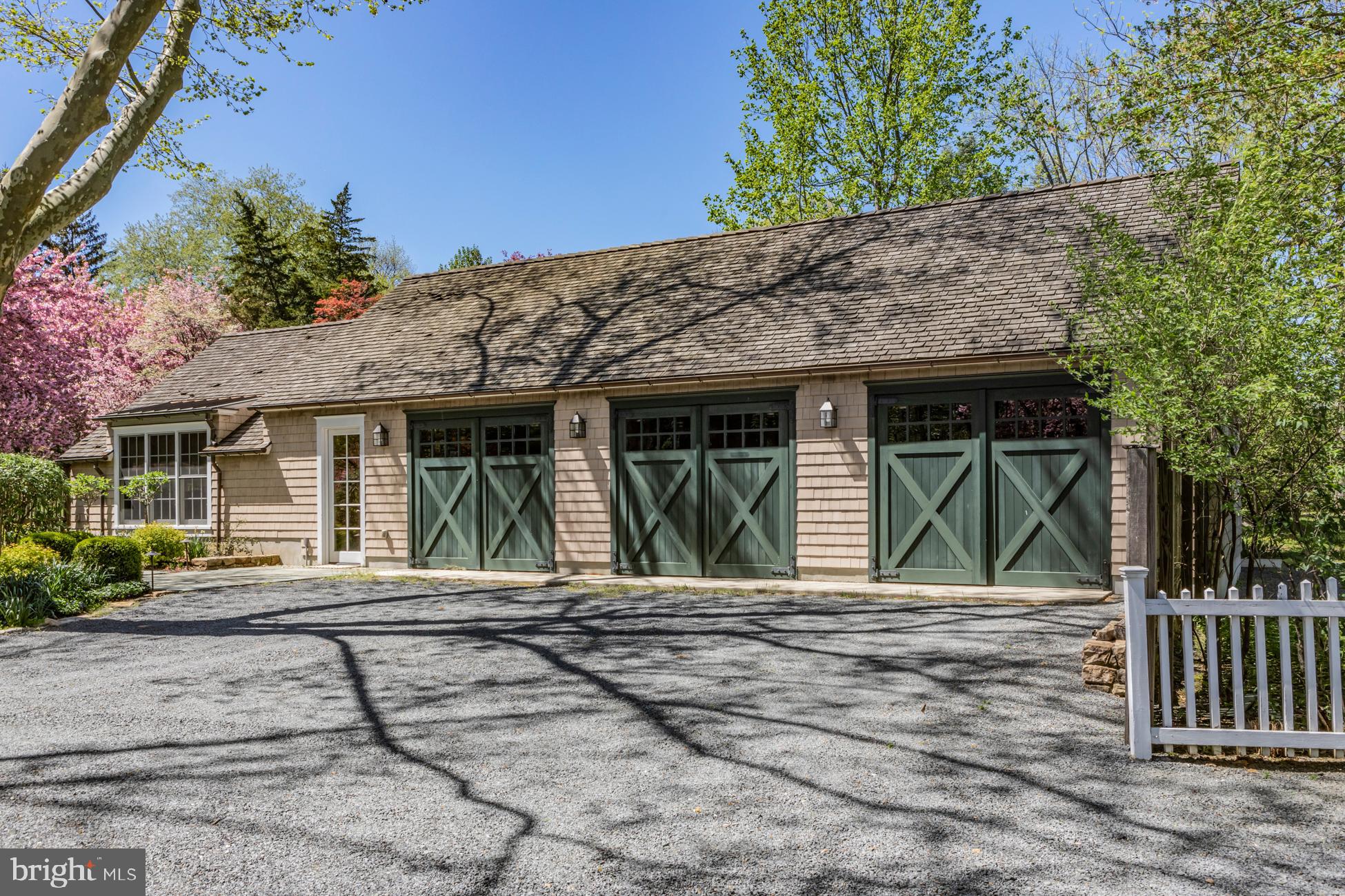 1075 Great Rd