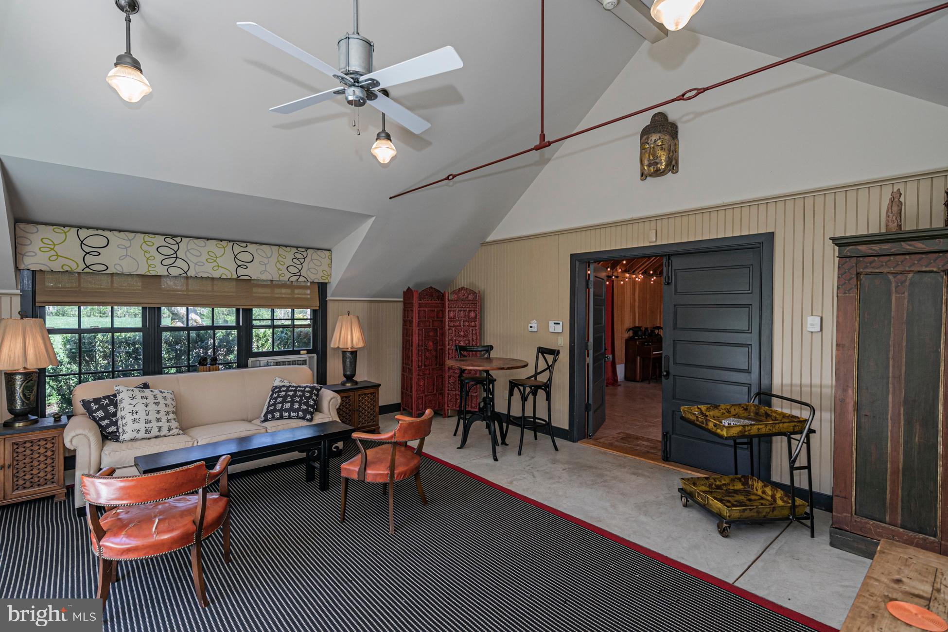 1075 Great Rd