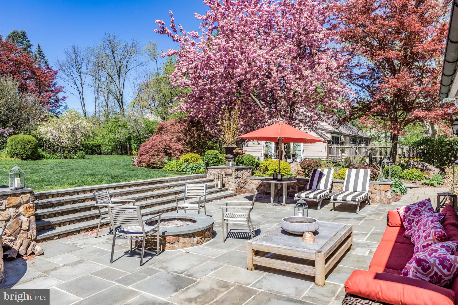 1075 Great Rd