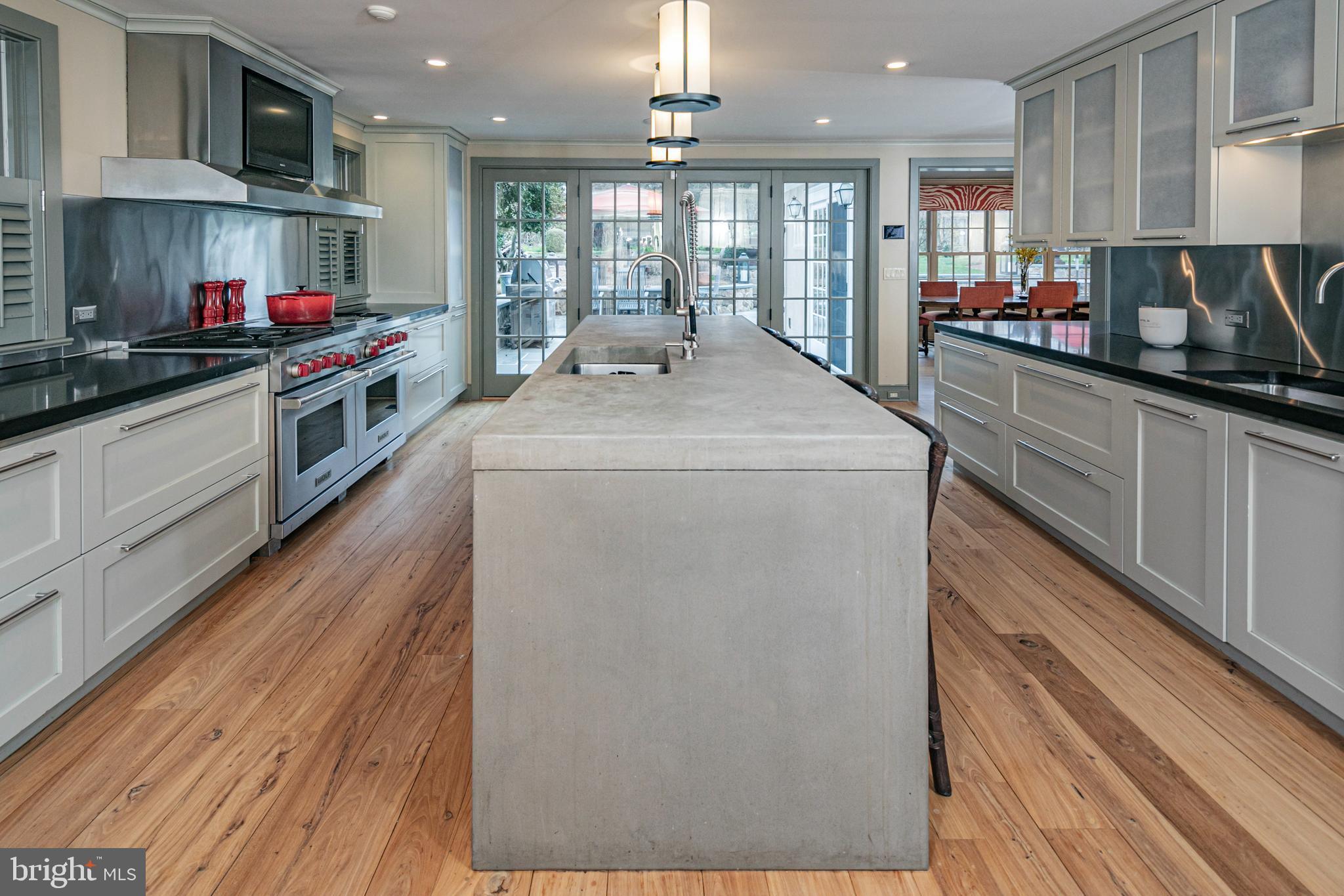 1075 Great Rd