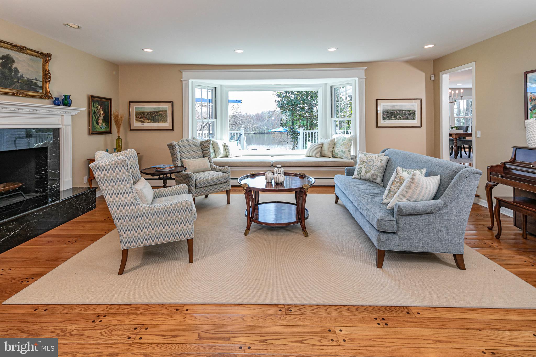 521 Lake Dr