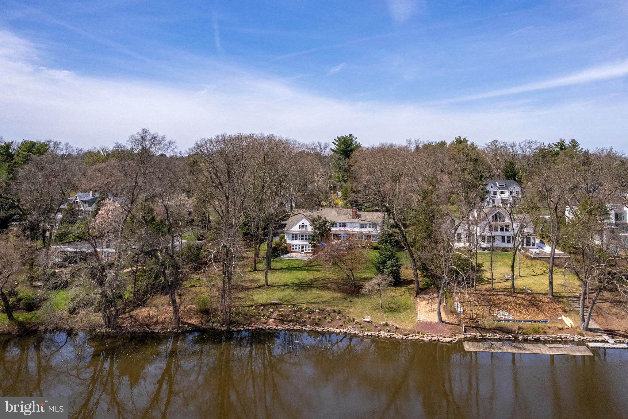 521 Lake Dr