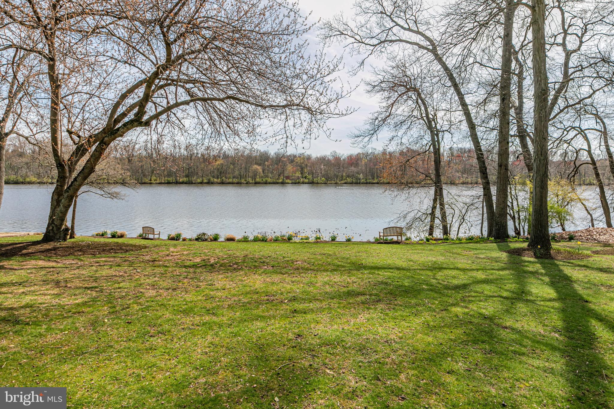 521 Lake Dr