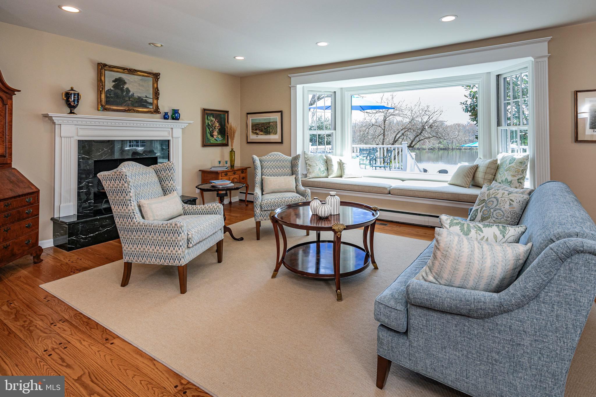 521 Lake Dr