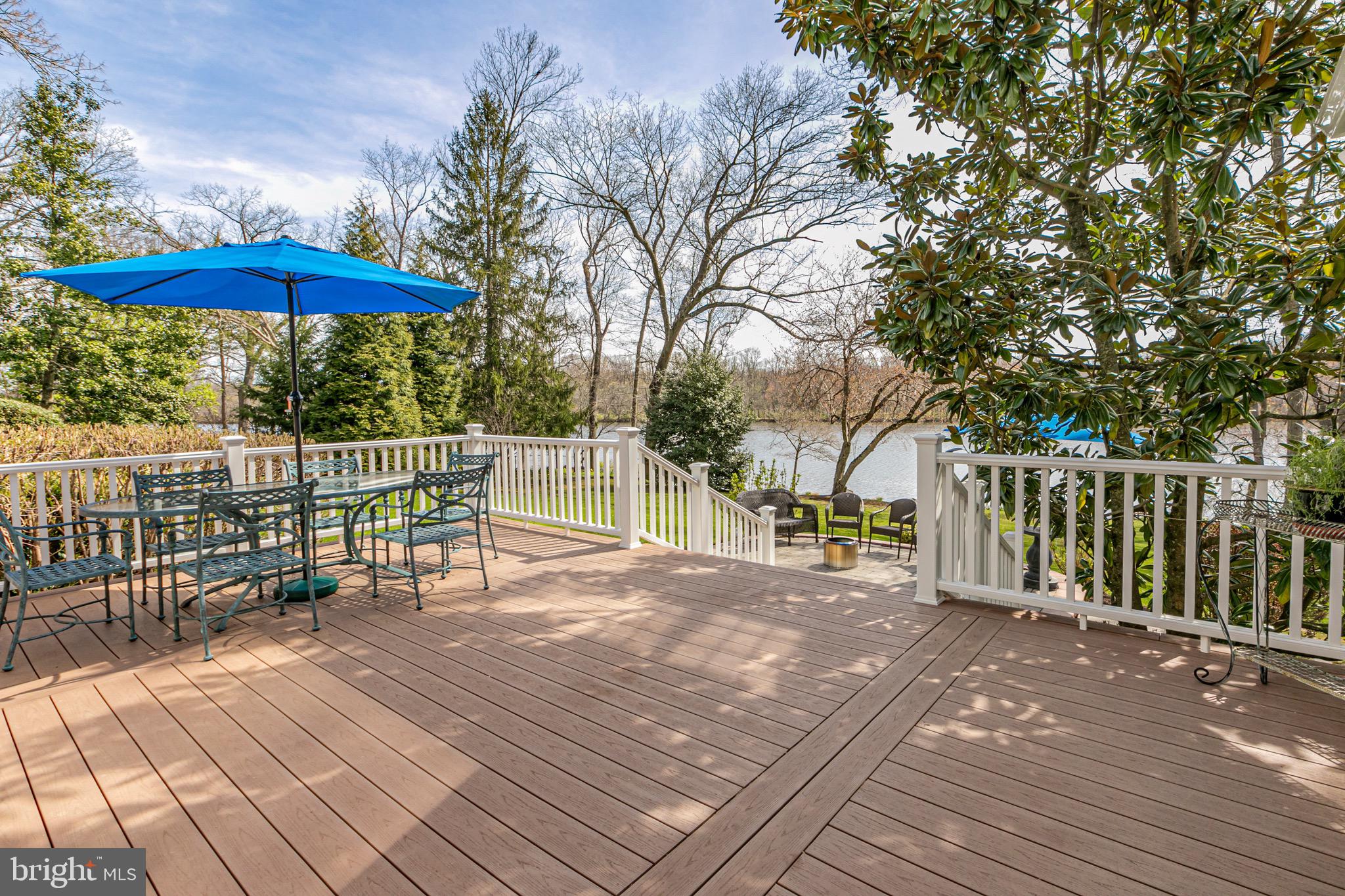 521 Lake Dr