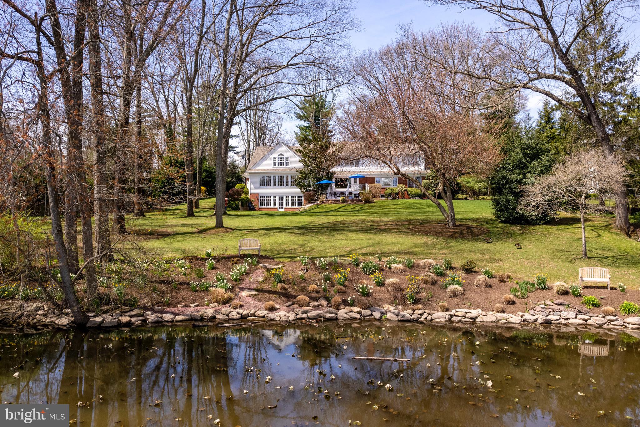 521 Lake Dr
