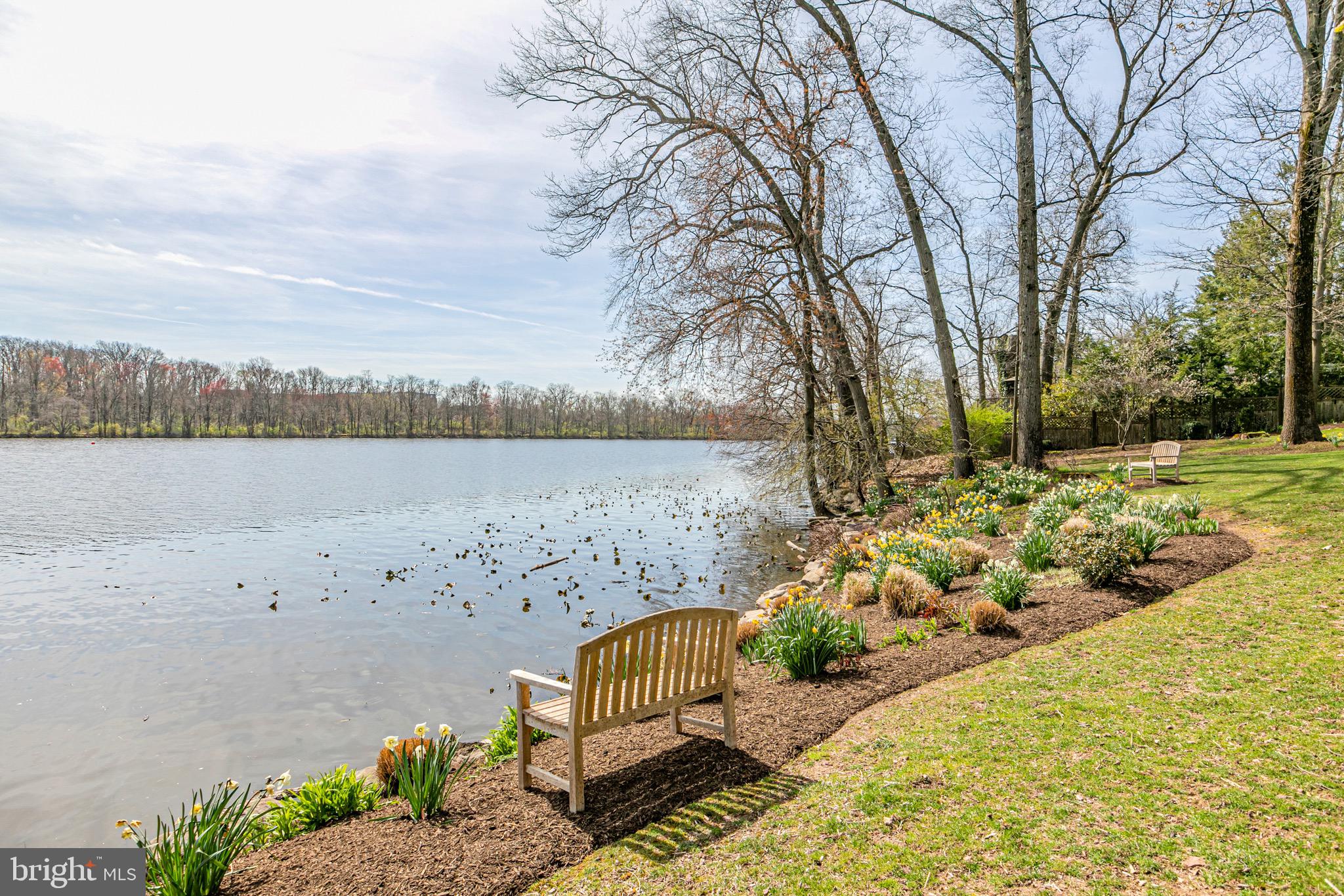 521 Lake Dr