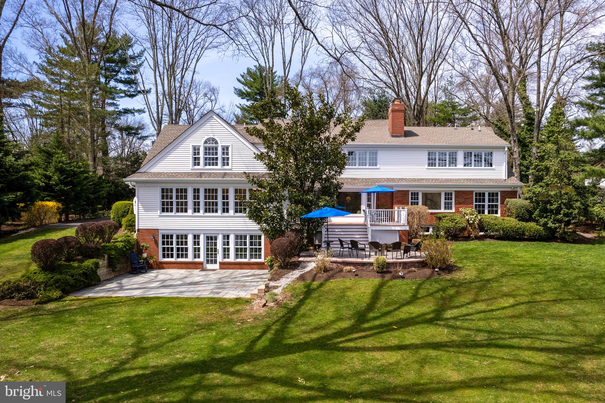 521 Lake Dr