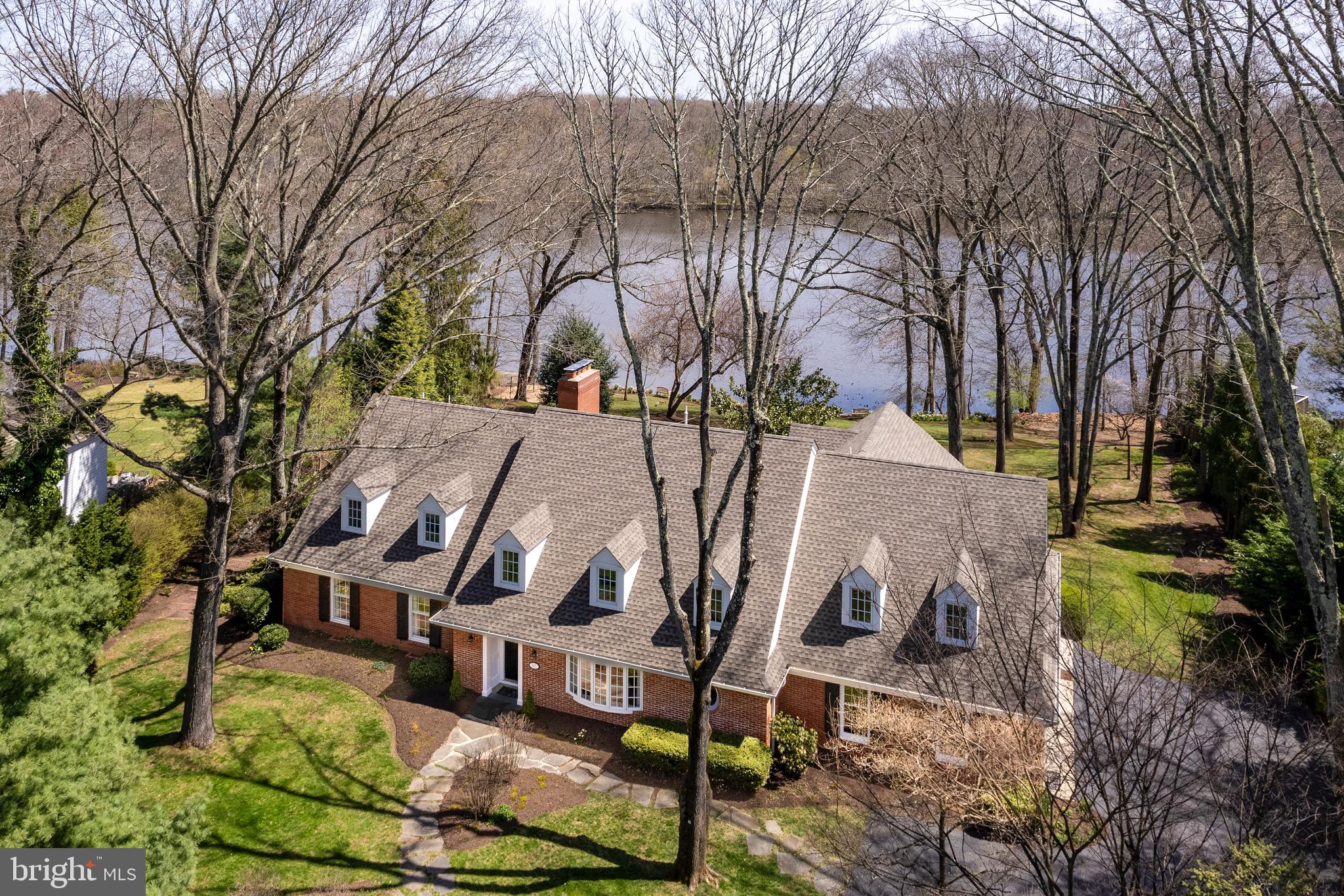 521 Lake Dr