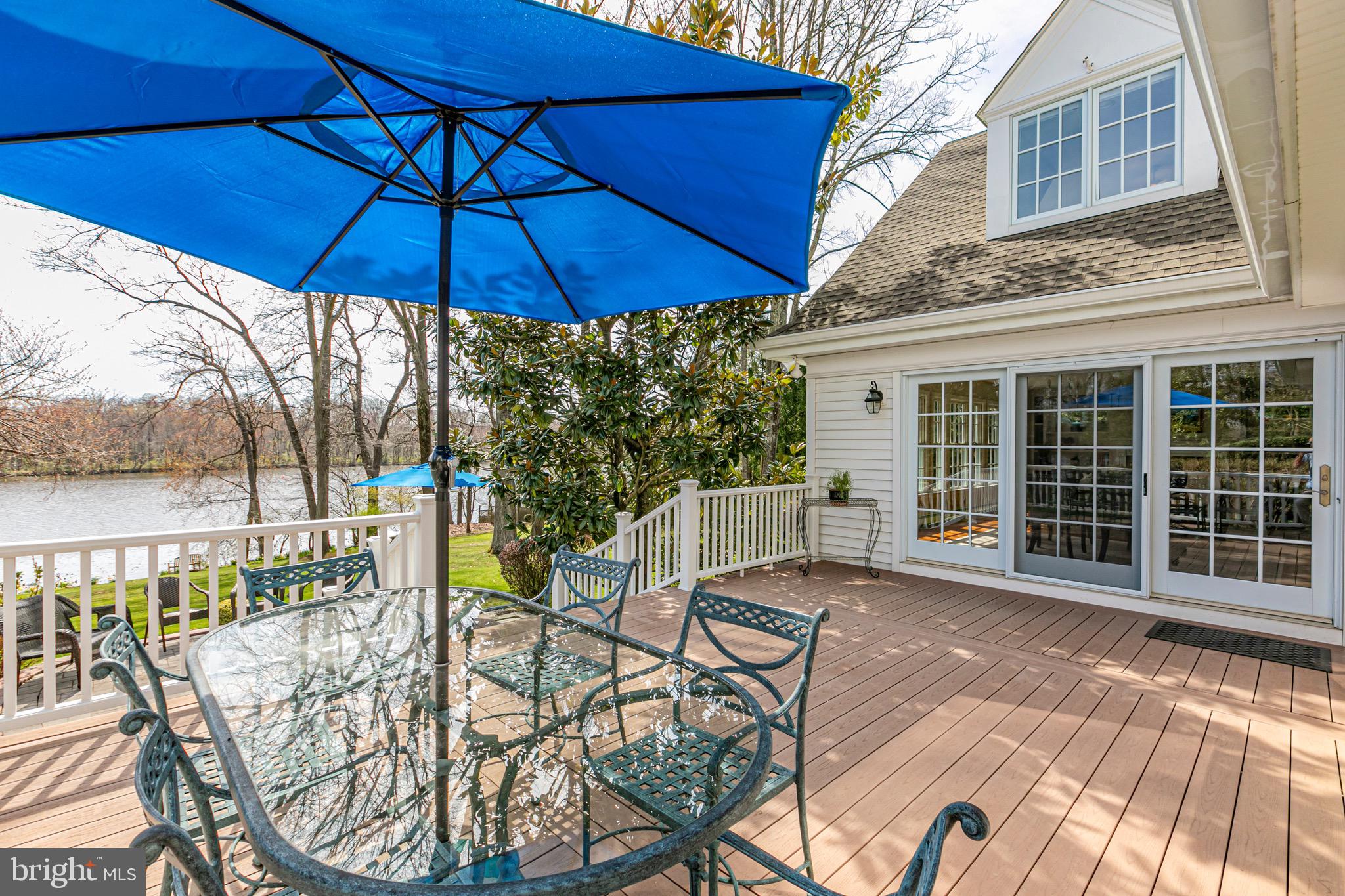 521 Lake Dr