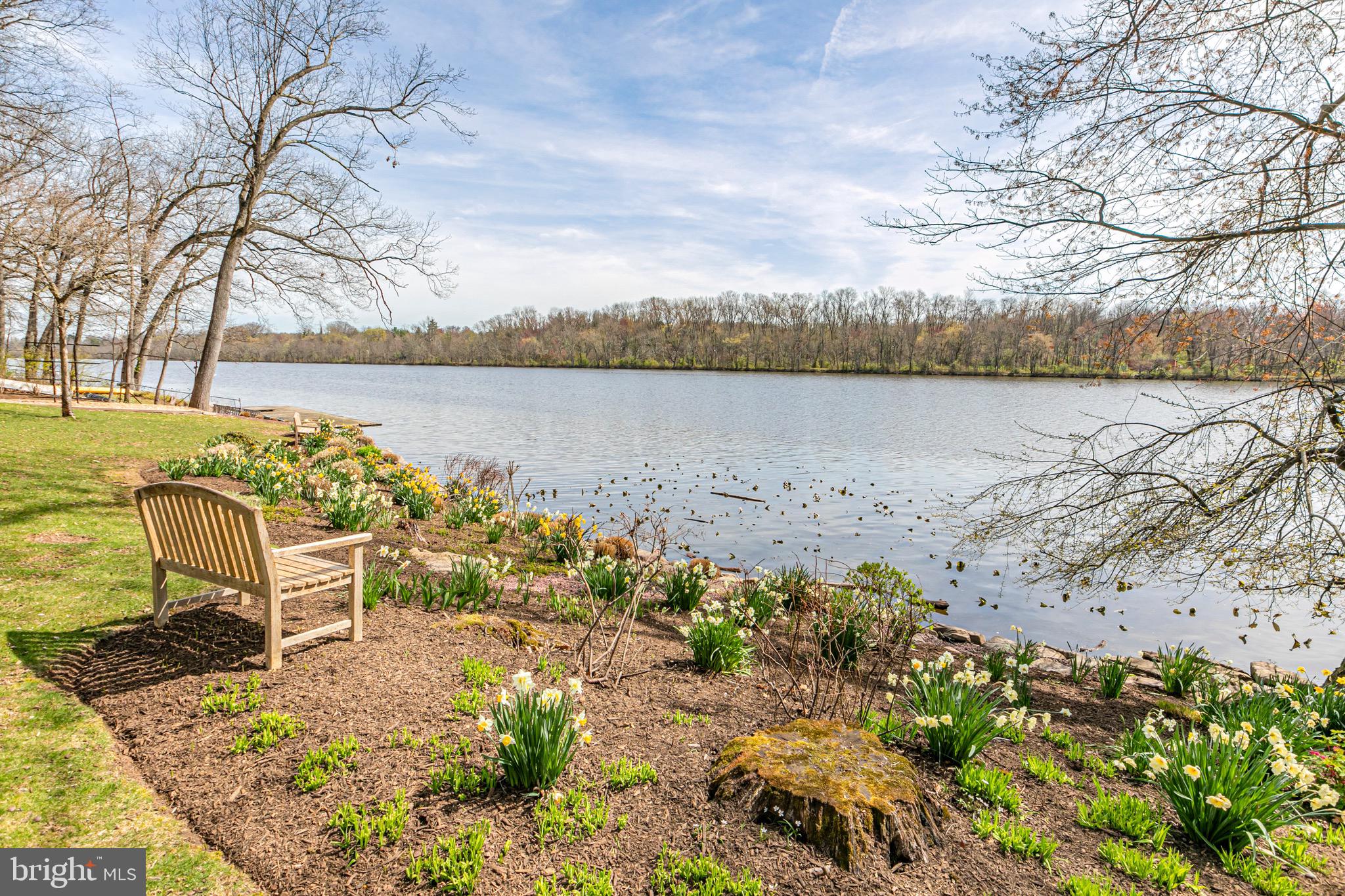521 Lake Dr