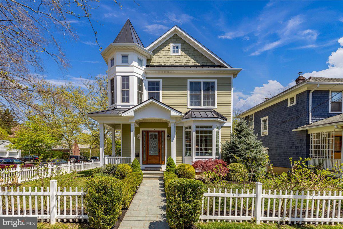 72 Murray Pl