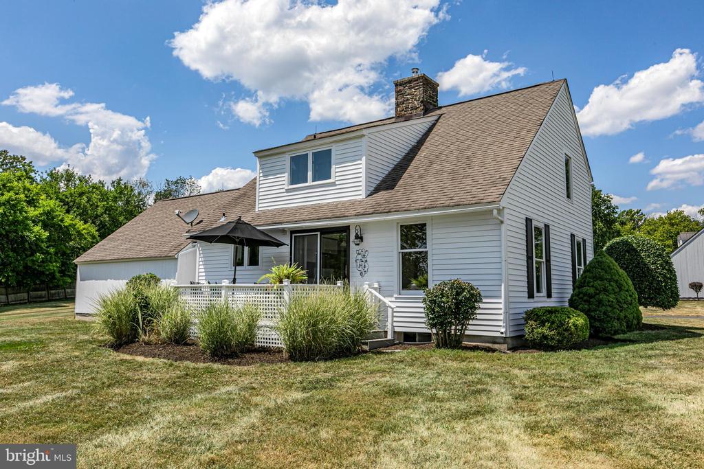7 COVENTRY FARM LN