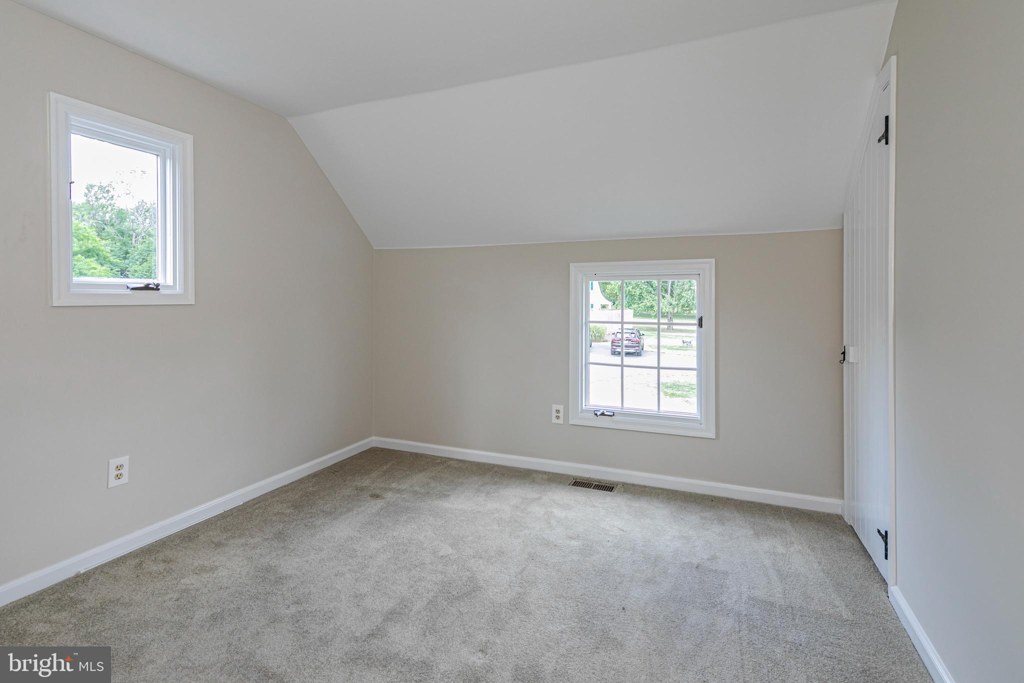 7 COVENTRY FARM LN