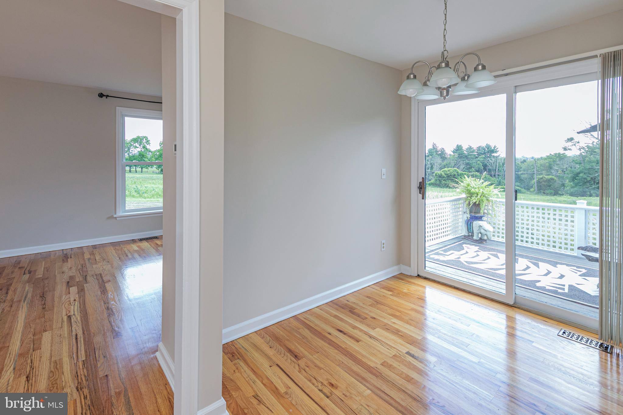7 COVENTRY FARM LN