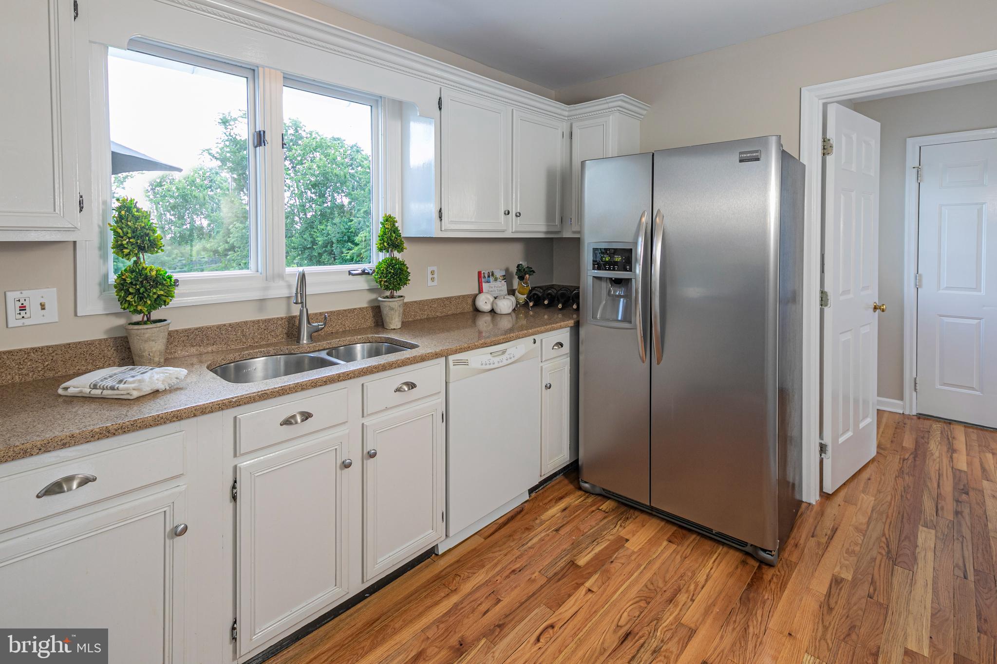 7 COVENTRY FARM LN