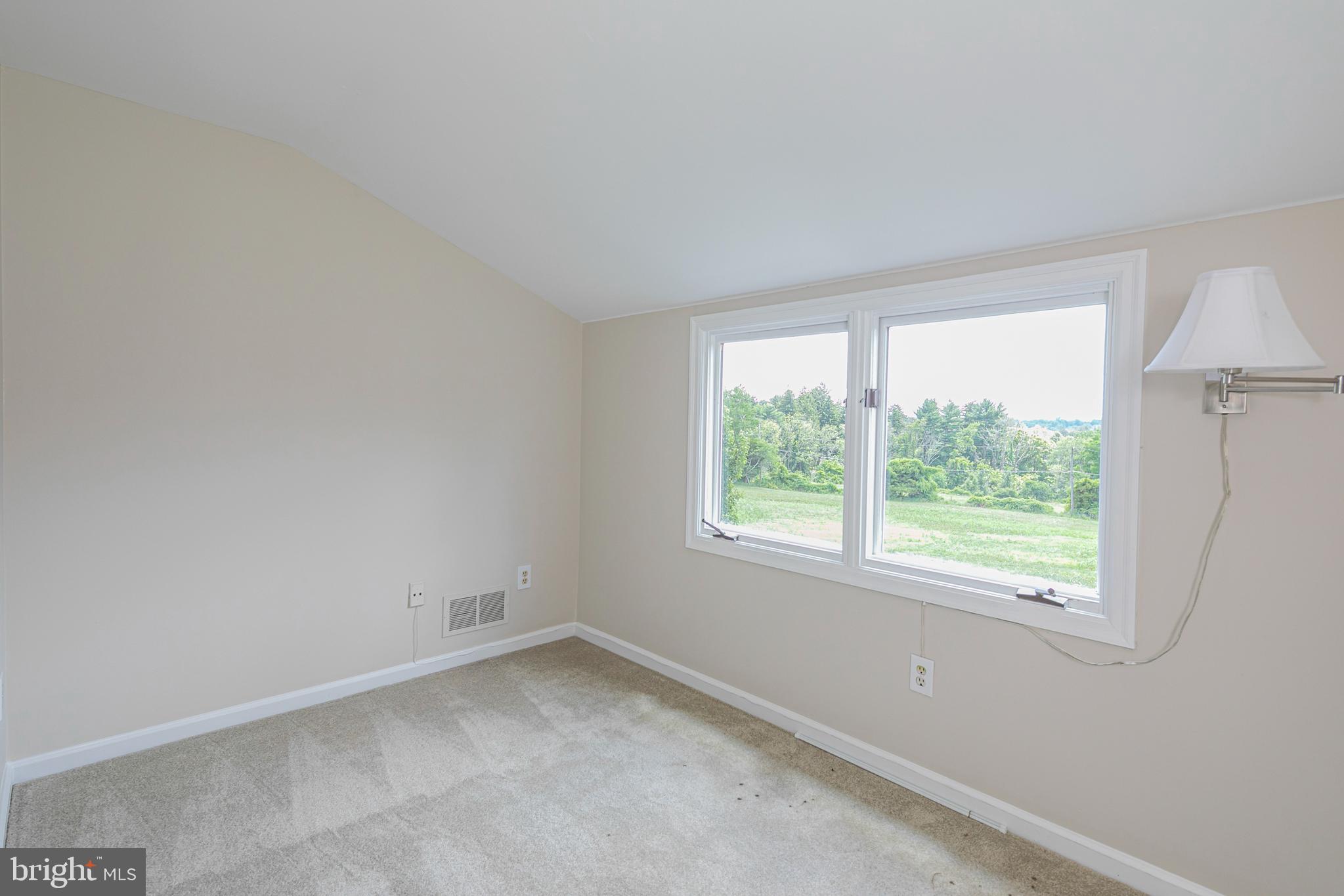 7 COVENTRY FARM LN