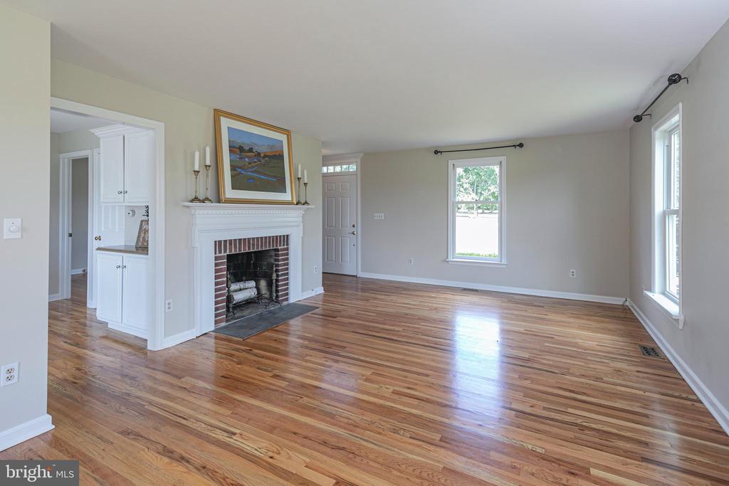 7 COVENTRY FARM LN