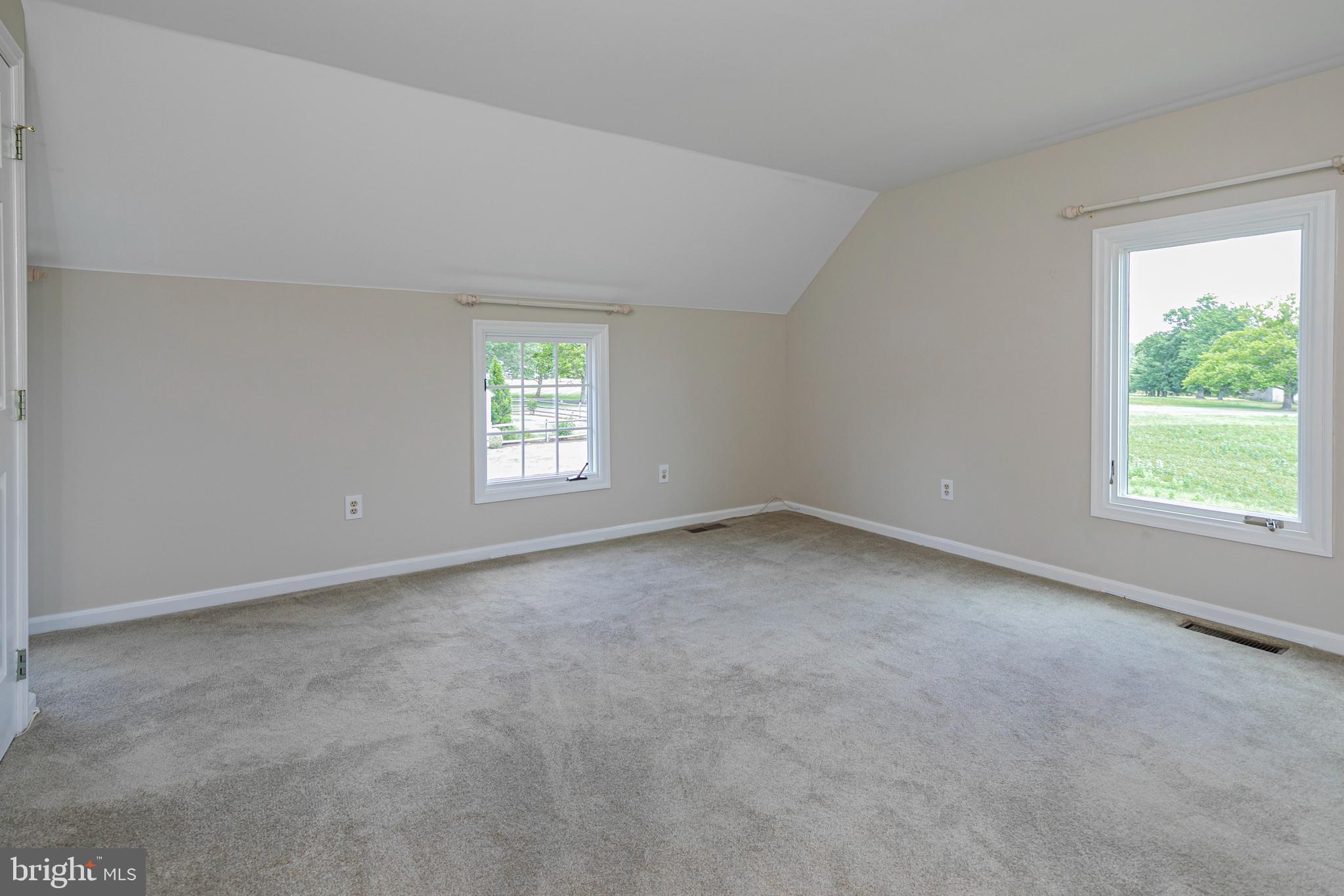7 COVENTRY FARM LN
